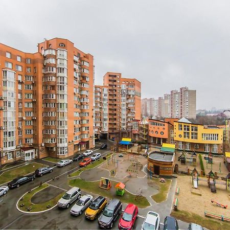 Комфортная двухкомнатная квартира возле метро Академгородок Киев Экстерьер фото